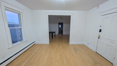 45 Greenwood Ave in Mechanicville, NY - Foto de edificio - Building Photo