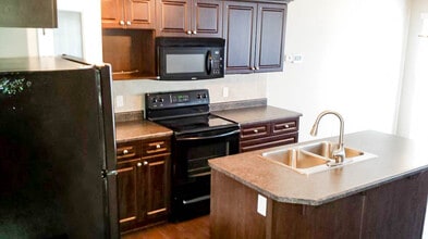 6 Catalina Ct in Fort Saskatchewan, AB - Building Photo - Building Photo