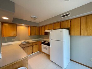 4195 SE Oak St in Hillsboro, OR - Building Photo - Building Photo