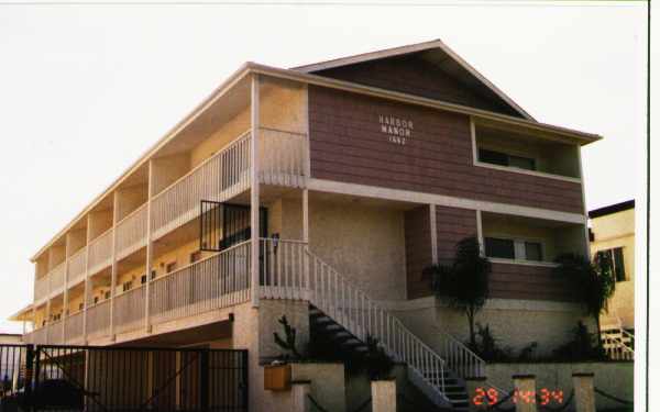 Harbor Manor Apartments in Harbor City, CA - Building Photo