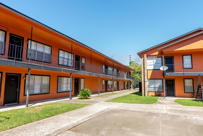 Parkway Apartments in Beaumont, TX - Building Photo - Building Photo