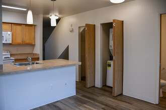 Glennwood Townhomes in Renton, WA - Building Photo - Building Photo