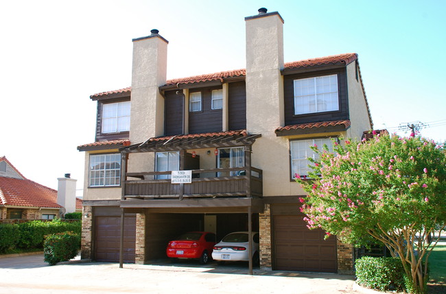 Woodhaven Crossroads Apartments in Fort Worth, TX - Building Photo - Building Photo