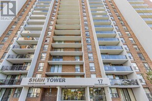 17 Knightsbridge Rd in Brampton, ON - Building Photo