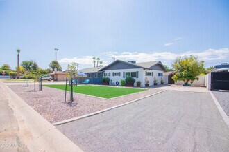 4335 E Clarendon Ave in Phoenix, AZ - Building Photo - Building Photo
