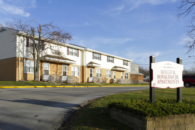 Rocco R. Bovalino Jr. Apartments in Freedom, PA - Foto de edificio - Building Photo