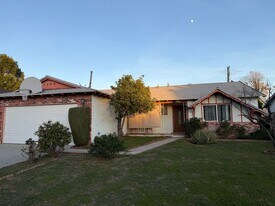 6934 Dannyboyar Ave in Los Angeles, CA - Building Photo
