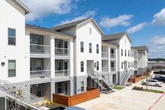 Alta Sergeant in Conroe, TX - Foto de edificio - Building Photo