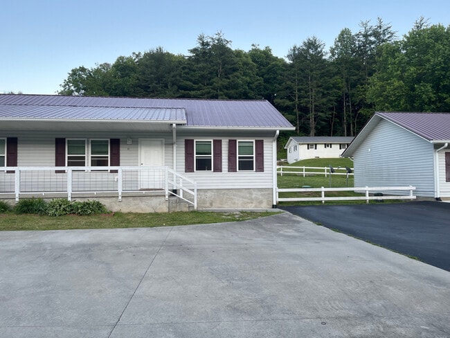 property at 1218 Hyatt Creek Rd