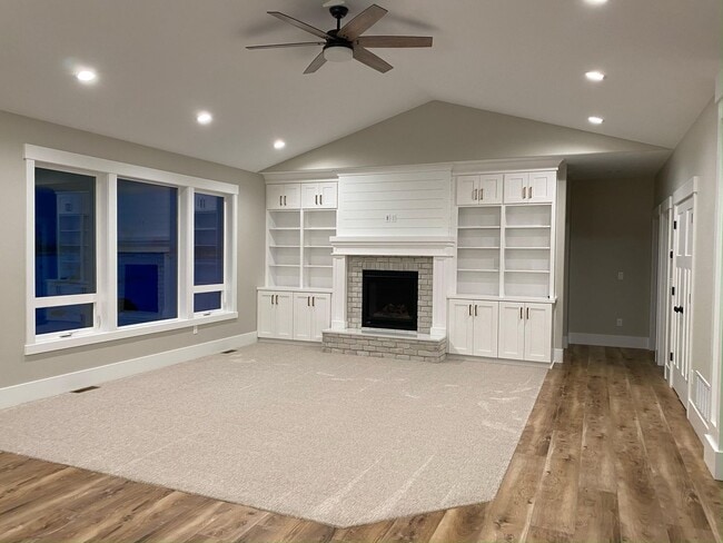 3987 Catalina Ave in Idaho Falls, ID - Building Photo - Building Photo