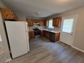 61-77 MacKenzie Ln in Florence, AL - Building Photo