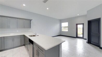 1315-1315 NE 8th Pl in Cape Coral, FL - Foto de edificio - Building Photo