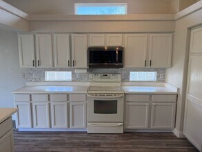 4052 Flanders St in Denver, CO - Building Photo - Building Photo