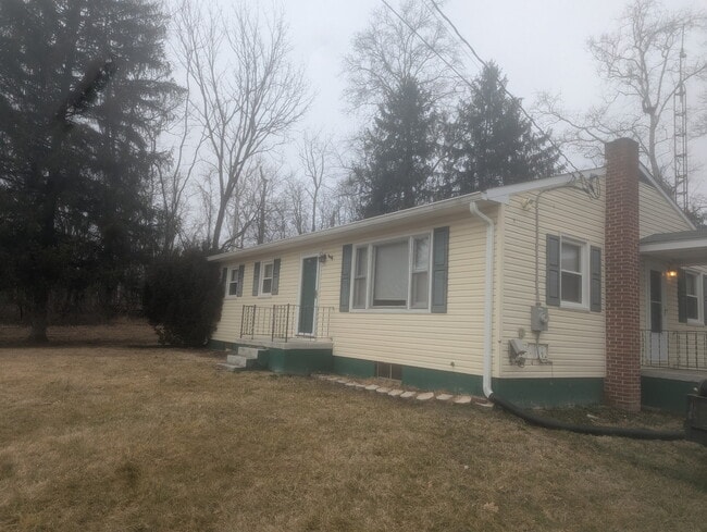 1195 Old Leetown Pike in Kearneysville, WV - Building Photo - Building Photo