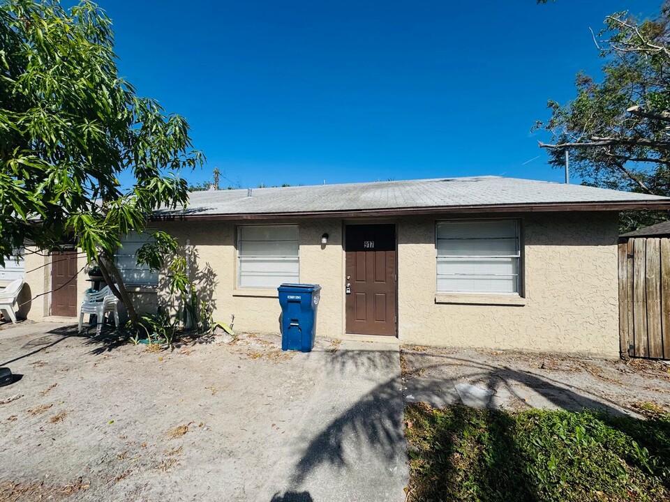 917-917 58th Ave Dr E in Bradenton, FL - Building Photo