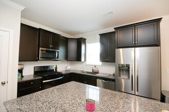 70 Chapel Ln in Wall Township, NJ - Foto de edificio - Building Photo
