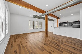 2502 Live Oak St in Dallas, TX - Foto de edificio - Building Photo