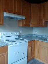 2 Kiwanis St in Hayward, CA - Building Photo - Building Photo