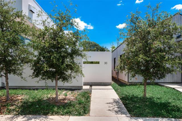 30 Vanguard Way in Dallas, TX - Building Photo