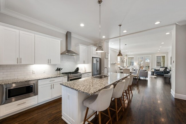 property at 2909 Murray Cir