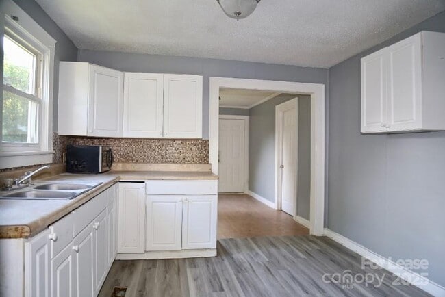 property at 615 Marion St