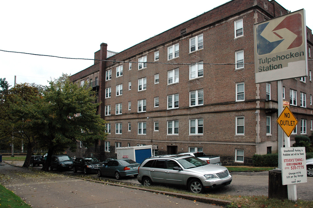 Wayne Manor Apartments in Philadelphia, PA - Building Photo