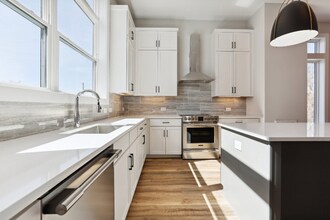 107 E 9th St in Columbia, TN - Foto de edificio - Building Photo