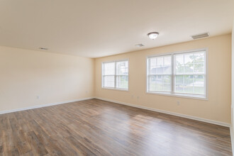 Newport Commons Apartments in Lititz, PA - Building Photo - Interior Photo