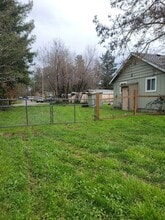 276 Perrydale Ave in Medford, OR - Building Photo - Building Photo