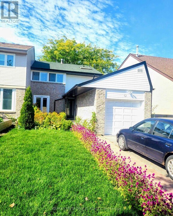 40 Placentia Blvd in Toronto, ON - Building Photo