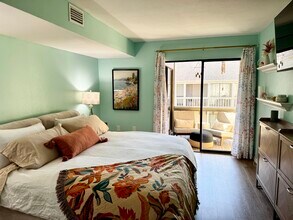 2220 Bahia Vista St, Unit G7 in Sarasota, FL - Foto de edificio - Building Photo