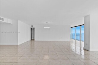 600 Grapetree Dr in Key Biscayne, FL - Building Photo - Building Photo