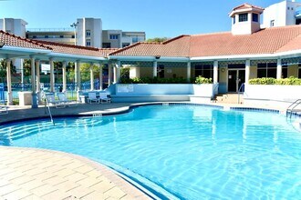 5300 S Atlantic Ave in New Smyrna Beach, FL - Building Photo - Building Photo