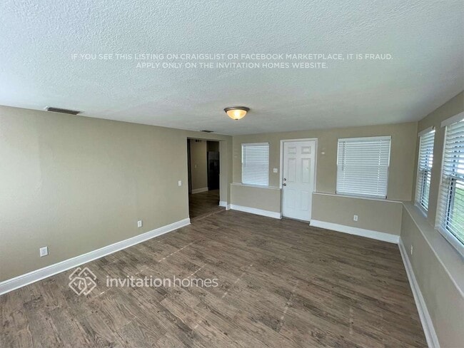 7012 Allview Dr in Tampa, FL - Building Photo - Building Photo