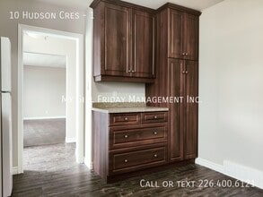 10 Hudson Crescent in Kitchener, ON - Building Photo - Building Photo