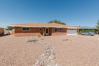 Spacious 3 Bedroom Home with Solar Panels and a Pool in Alamogordo, NM - Building Photo - Building Photo