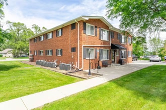 Clinton Township Apartments in Shelby Township, MI - Building Photo - Building Photo