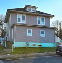 3247 Magnolia Ave in Halethorpe, MD - Building Photo