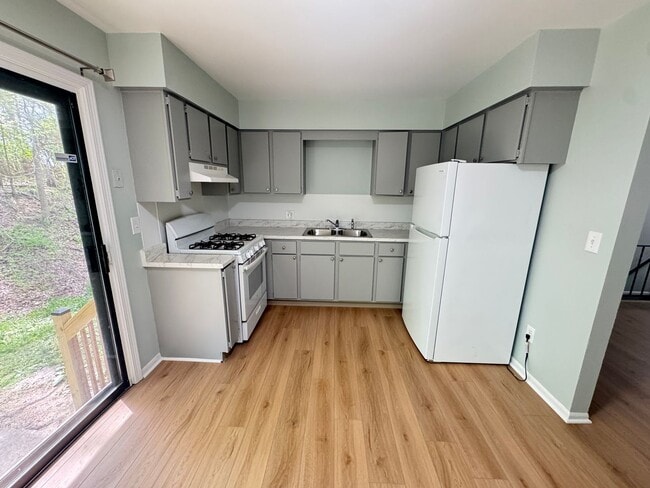 property at 2150-2152 Shangrai-La Dr SE