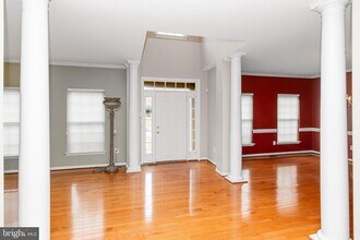 6239 Willowfield Way in Springfield, VA - Foto de edificio - Building Photo