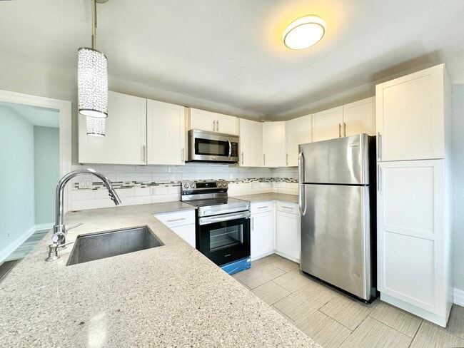 30 Gildea St in Hamilton, ON - Building Photo - Building Photo