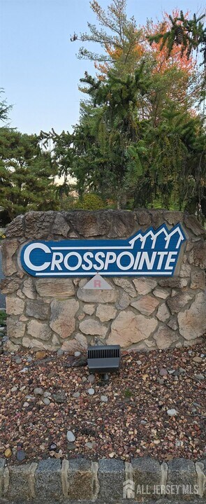 107 Longfield Ct in East Brunswick, NJ - Building Photo