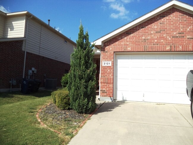 2121 Ingrid Ln in Fort Worth, TX - Building Photo - Building Photo