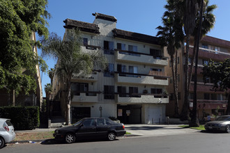 Villa Granada Apartments in Los Angeles, CA - Building Photo - Building Photo