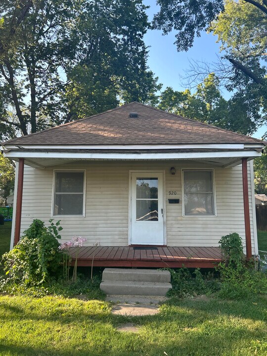 920 Pacific Ave in Osawatomie, KS - Building Photo