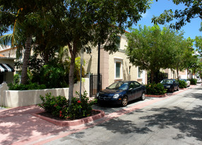 525-531 Espanola Way Apartments