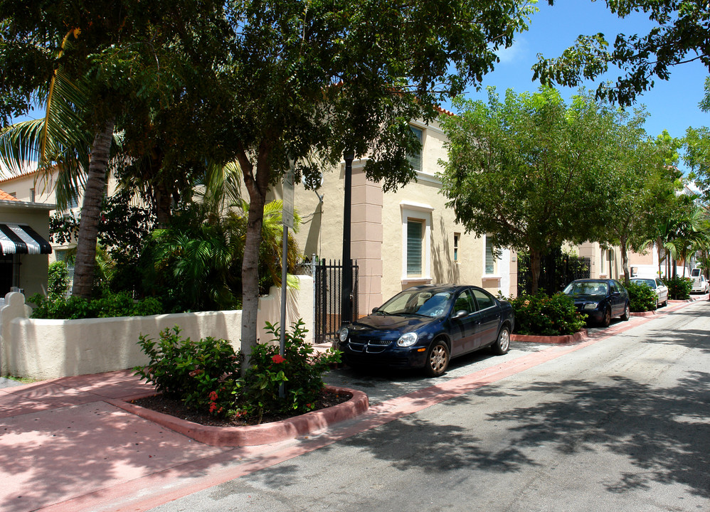 525-531 Espanola Way in Miami Beach, FL - Building Photo