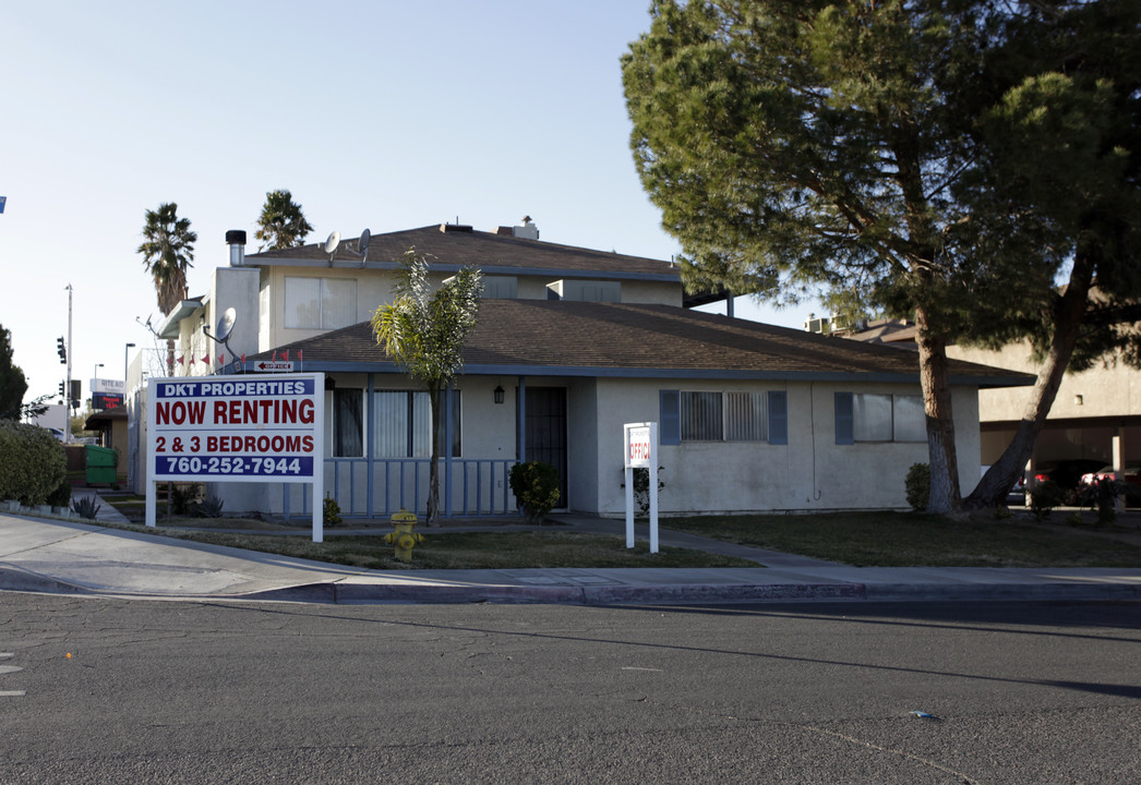 1390 Deseret Ave in Barstow, CA - Building Photo