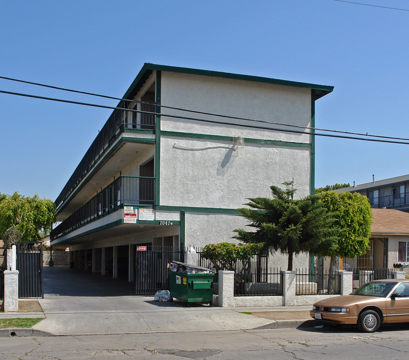 1041 W Richland Ave in Santa Ana, CA - Building Photo