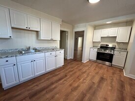 663 Pawling Ave, Unit 2L in Troy, NY - Building Photo